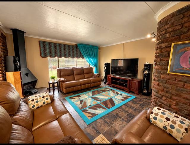 3 BEDROOM HOUSE FOR SALE IN GOLF PARK